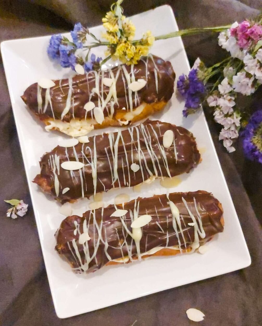 Eclere: rețetă clasică franțuzească, cu cremă de vanilie și cocos