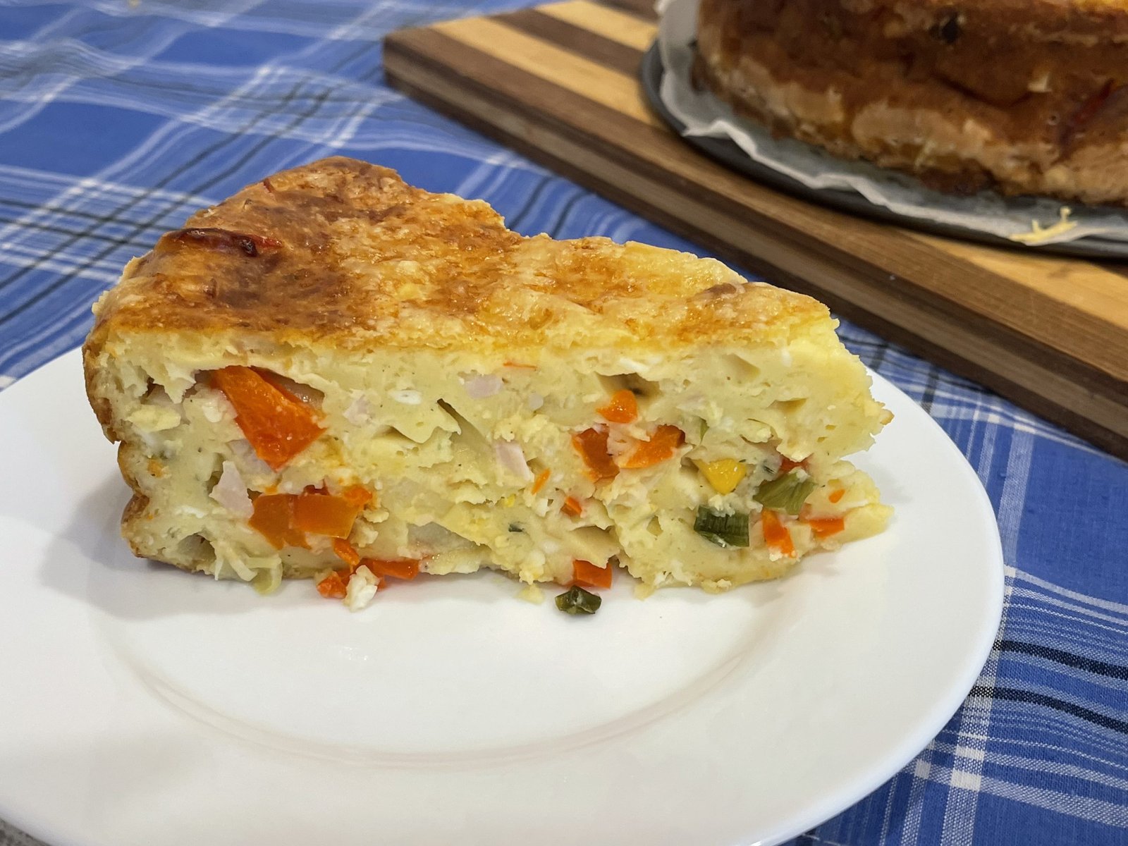 Tasty fake “quiche” with vegetables and cheese