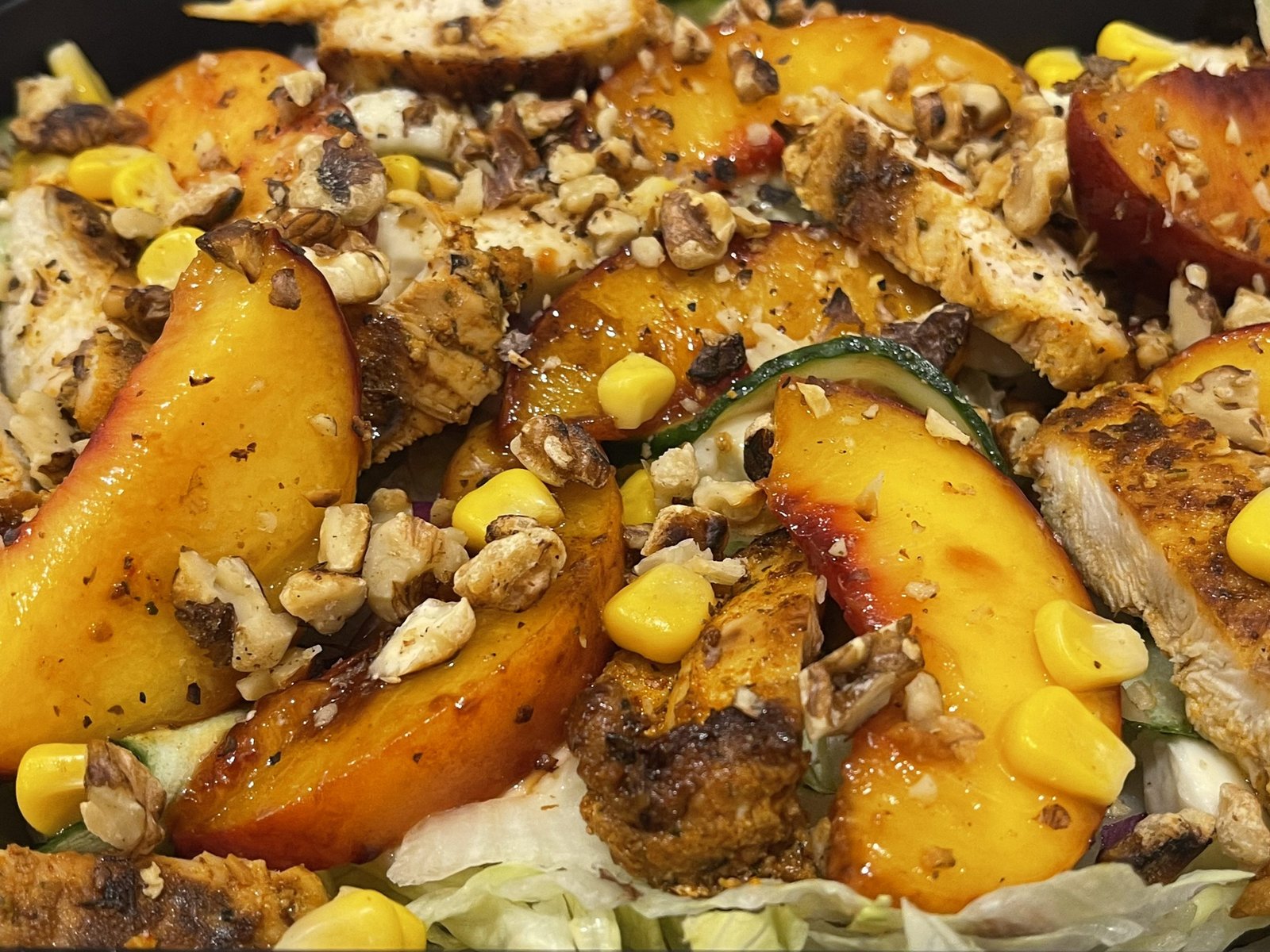 Delicious caramelized peach and chicken salad