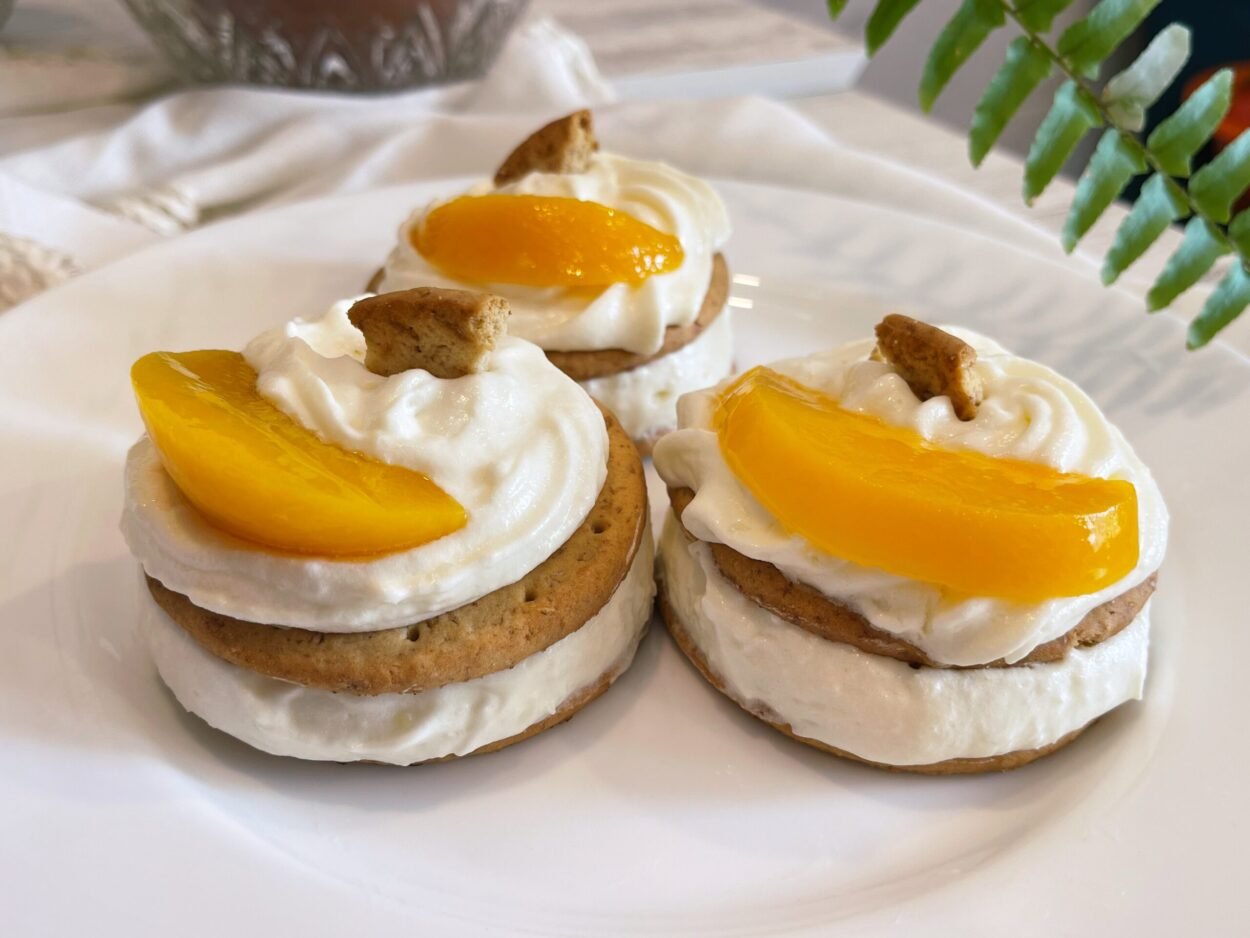 Smash the cookie – Delicious creamy coconut dessert ready in 15 minutes