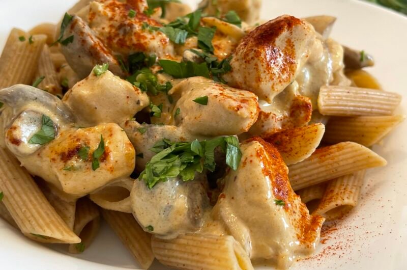 Chicken stroganoff with mushrooms and wholemeal pasta