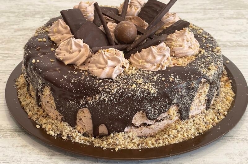 Chocolate cake with cream and berries