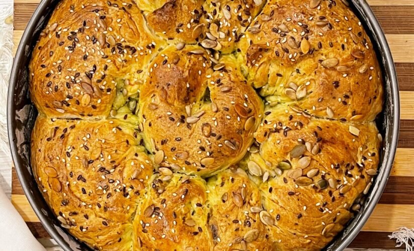 Pâine Festivă cu Pesto și Cașcaval Afumat cover photo