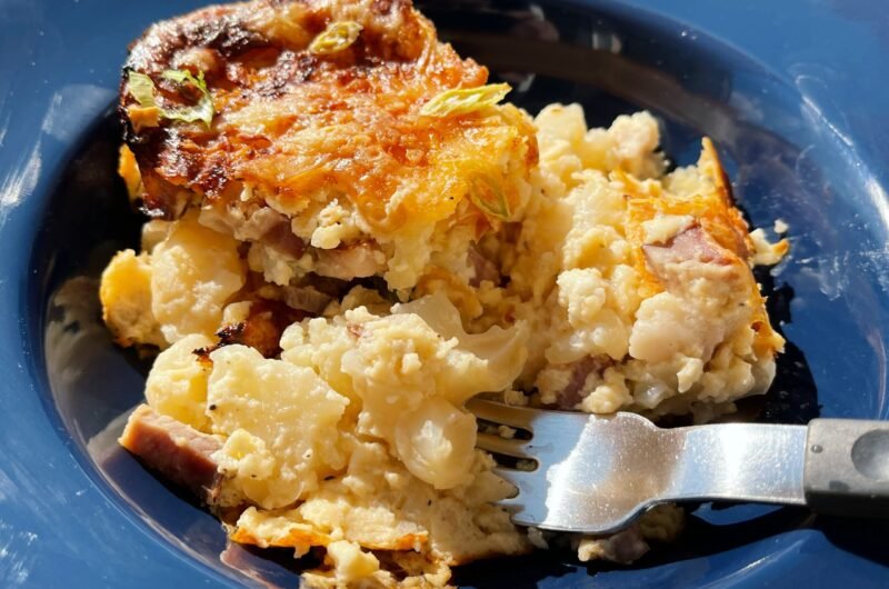 Creamy pudding with cauliflower, cream cheese and bacon