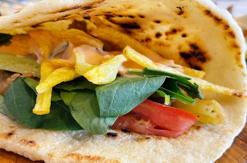 Sandviș în lipie de casă cu iaurt