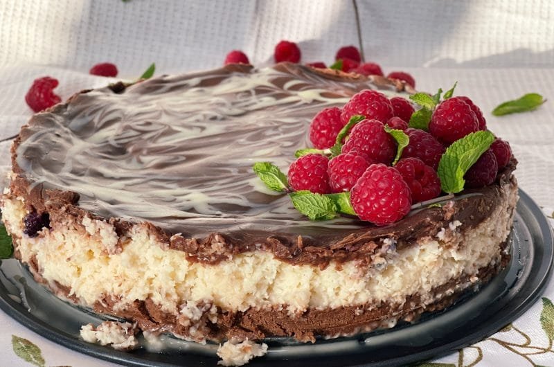 Tort cu nucă de cocos, ciocolata si fructe de pădure - fara coacere