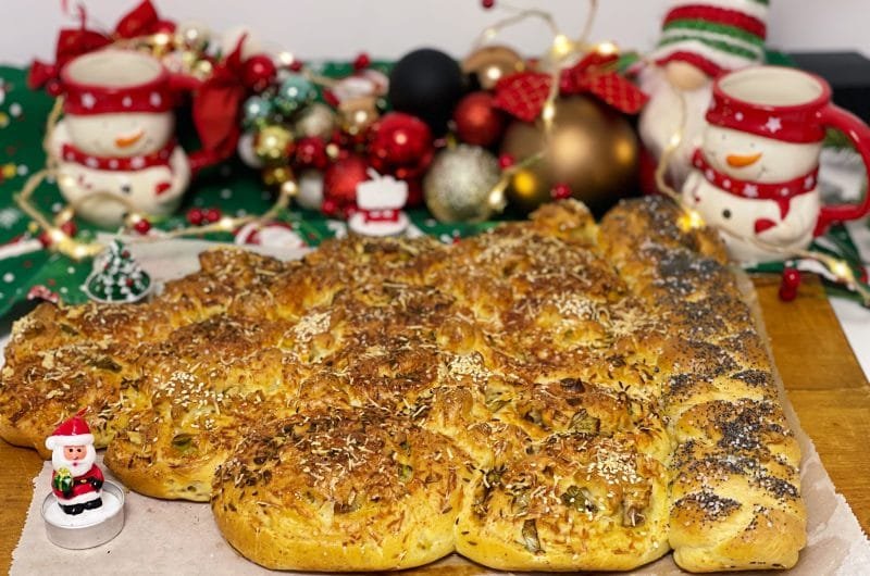 Paine impletita cu branză de vaci - Paine pentru pomul de Craciun