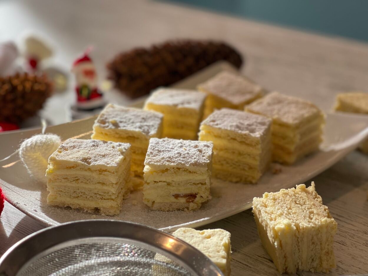 Snow White – Traditional cake with tender sheets and buttercream with lemon