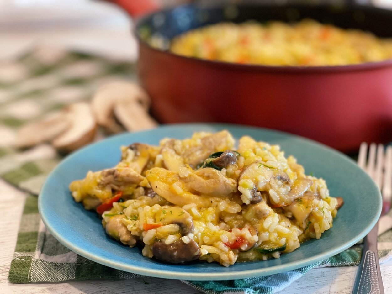 Delicious Creamy Chicken RICE With Mushrooms And Spinach