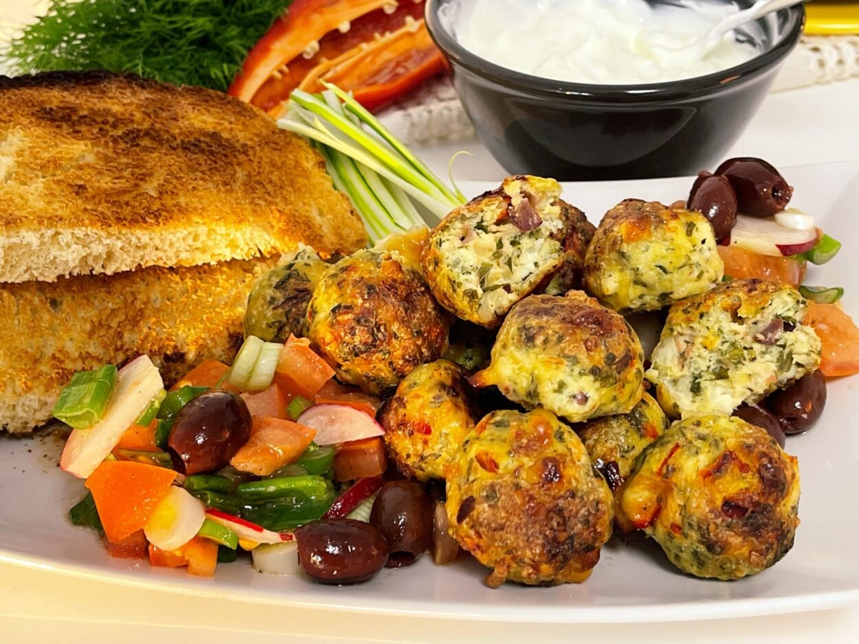 Reteta de chiftele de pui cu branză la cuptor pe care o veți iubi