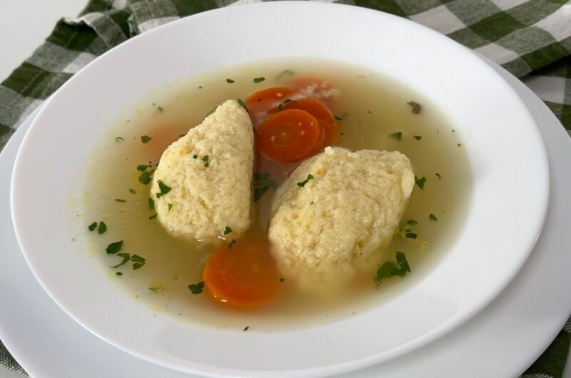 Chicken soup with semolina dumplings