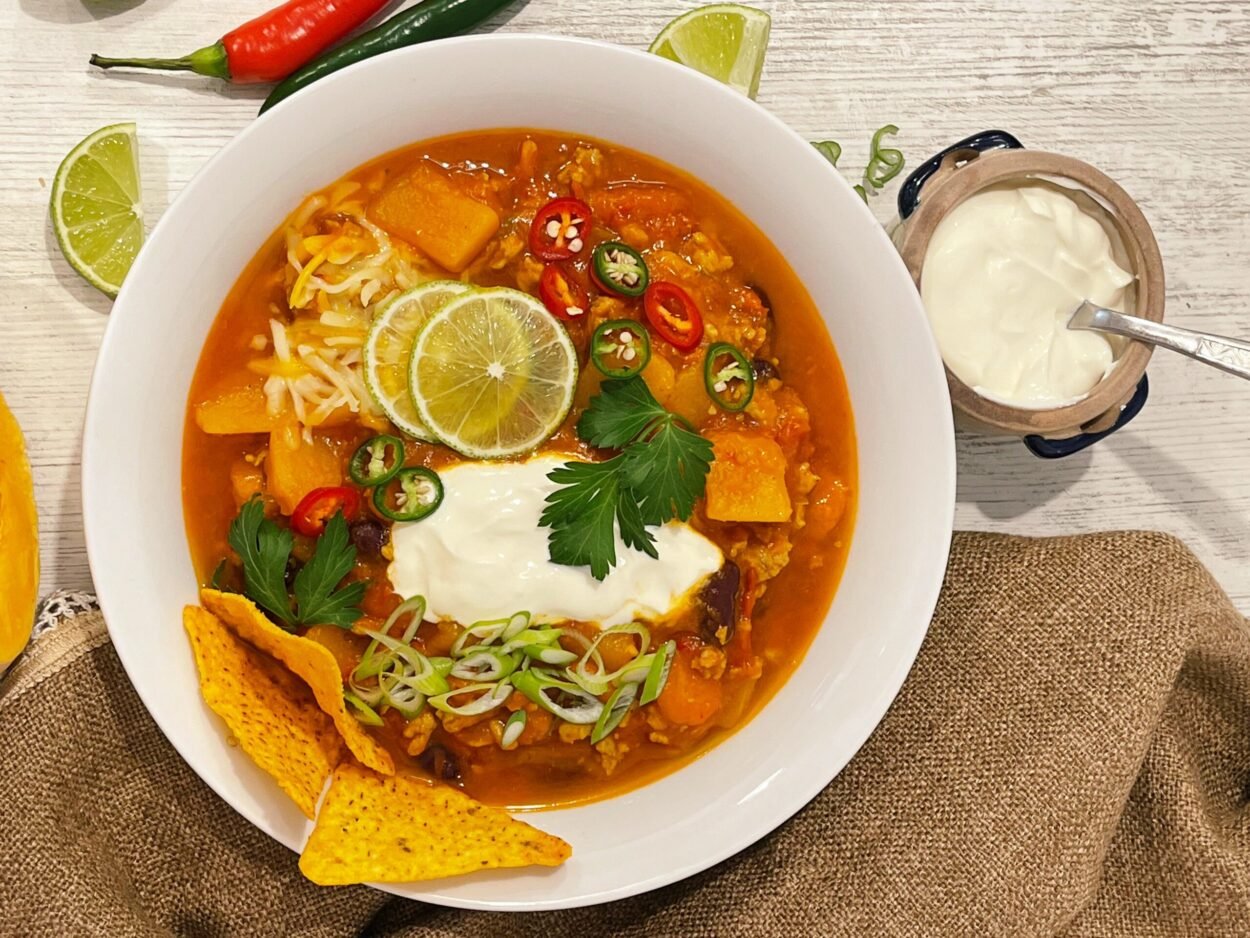 Chili delicios de curcan cu dovleac într-o oală