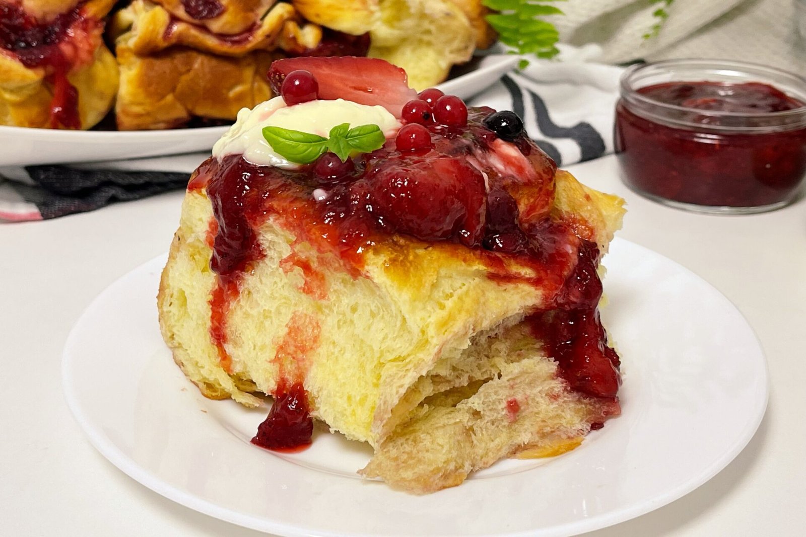 Fruit-Filled Delights – Flavored Fruity Rolls
