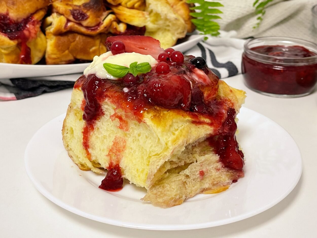 Fruit-Filled Delights – Flavored Fruity Rolls