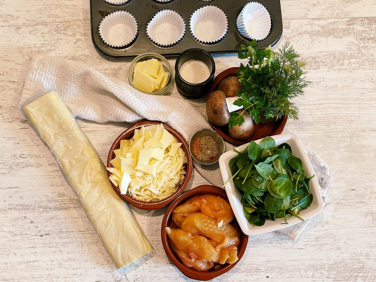 ingredients Delicious Chicken And Spinach Puff Pastry Bites - Quick & Easy Recipen
