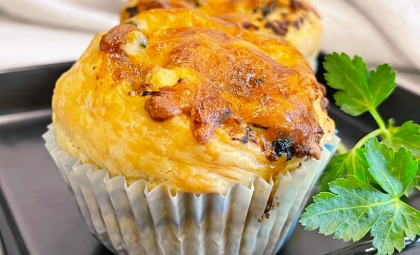 cover photo 1 Delicious Chicken And Spinach Puff Pastry Bites - Quick & Easy Recipe