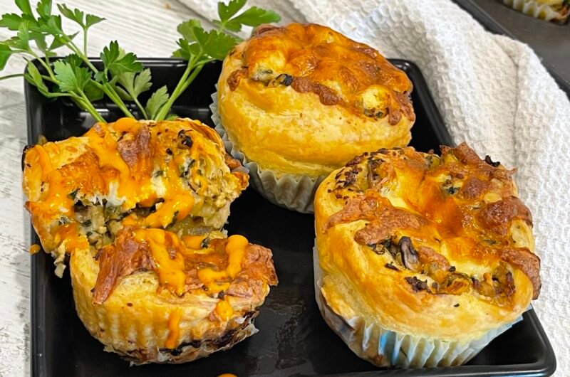 Gustari din foietaj cu pui si spanac - reteta rapida si usoara