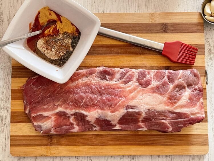 pregatire ribs pentru condimentare Ribs Slow Cook cu Piure de Mazăre și Cartofi Aromați