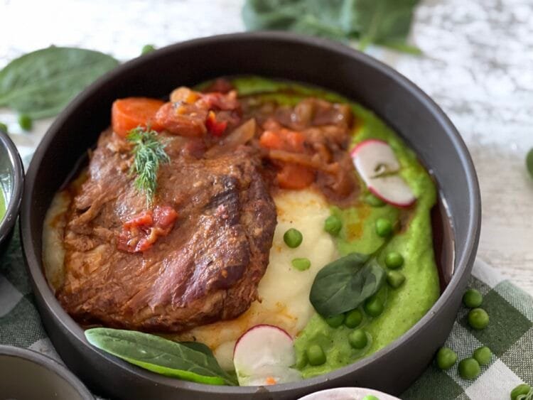 servire 1 Ribs Slow Cook cu Piure de Mazăre și Cartofi Aromați