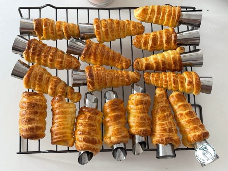 baked puff pastry for Cream Cheese-Filled Puff-Pastry Shaped Carrots n
