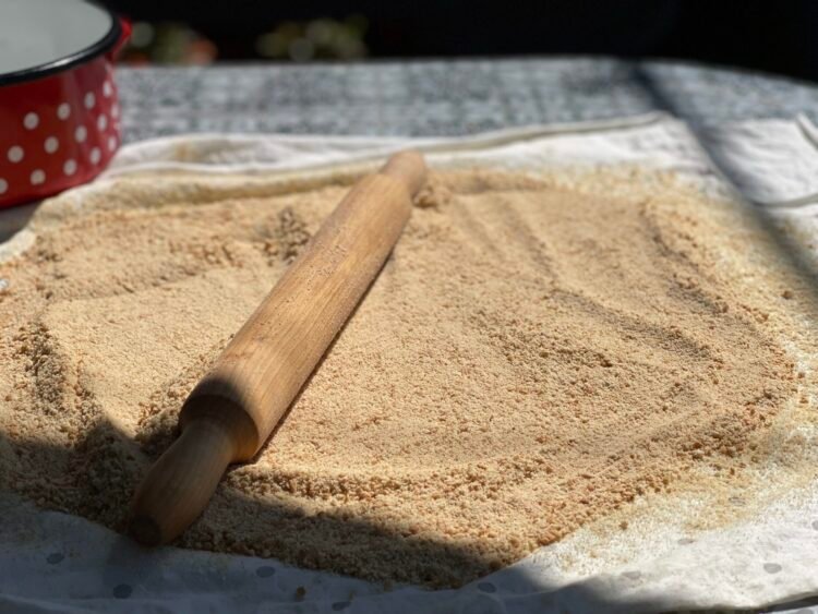 pregatire baza de biscuiti pentru Cheesecake cu afine (fara coacere) photo 1