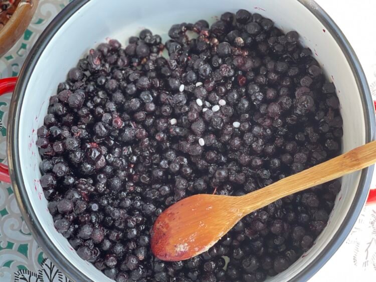 pregatire topping pentru Cheesecake cu afine (fara coacere) photo 1