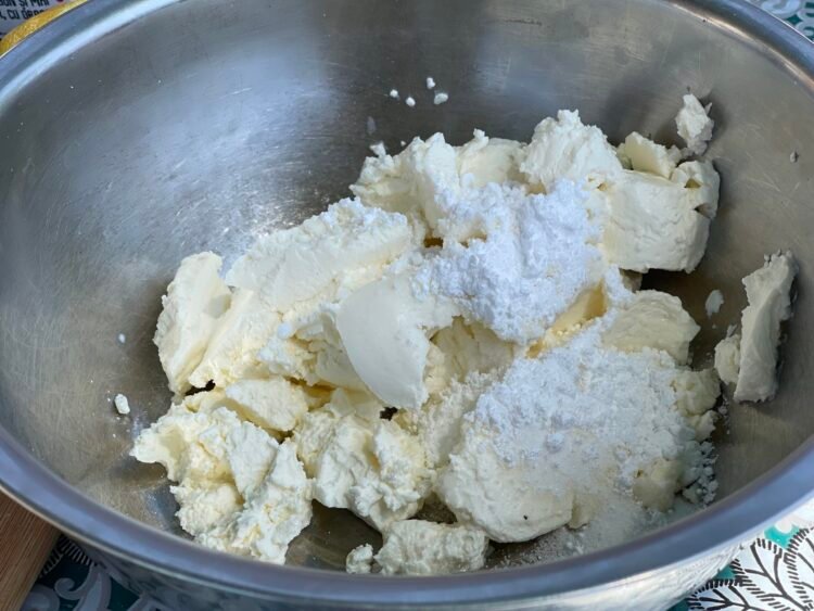 pregatire crema de branza pentru Cheesecake cu afine (fara coacere) photo 1