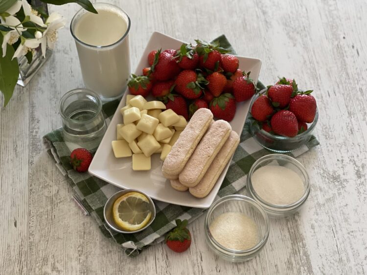 ingrediente pentru Strawberry Whisper – Mousse de Căpșuni și Ciocolată Albă