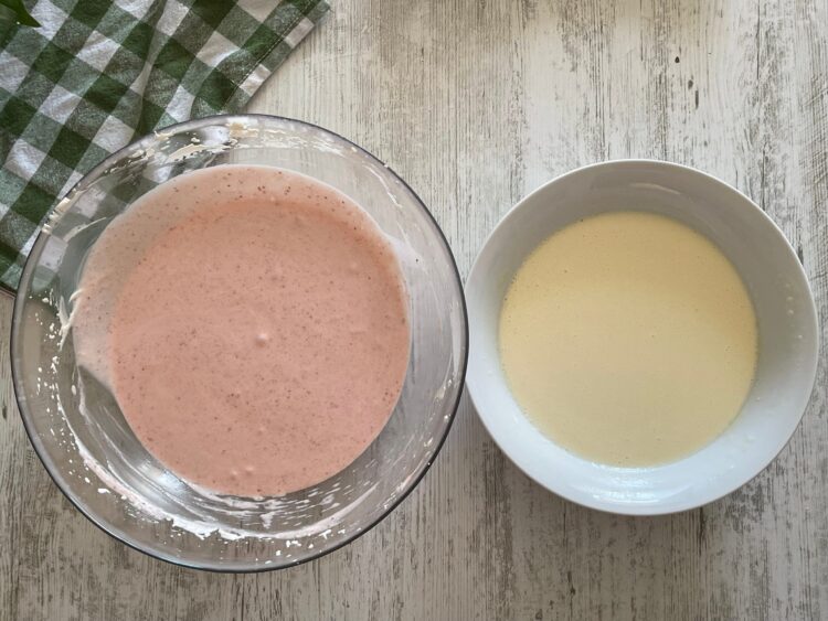 mousse-uri pentru Strawberry Whisper – Mousse de Căpșuni și Ciocolată Albă