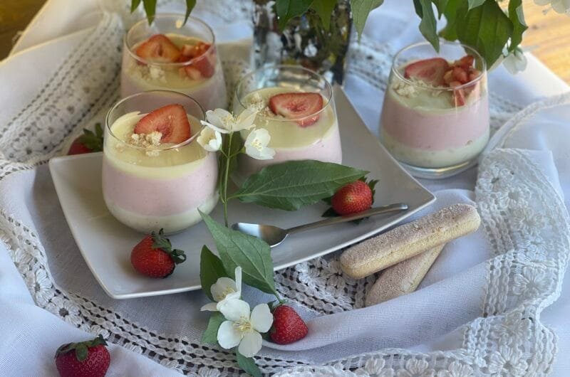 Mousse de Căpșuni și Ciocolată Albă (Desert de Vara Fara Coacere)