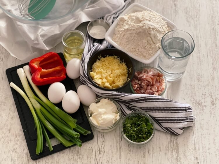 ingrediente Cuburi pufoase cu bacon și legume – checul aperitiv reinterpretat