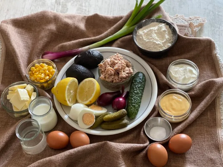 ingrediente pentru Choux cu salata de ton, oua si legume