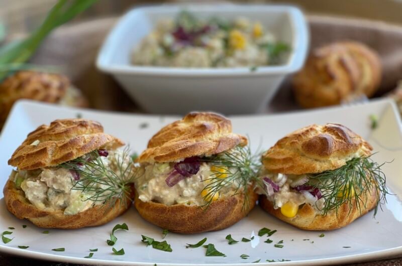 Aperitiv cu salată cu ton, ouă și legume in Choux