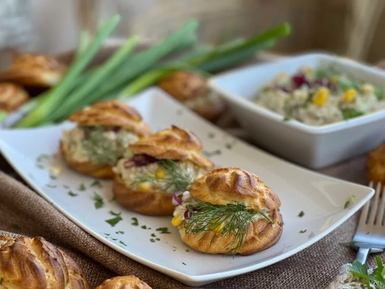 servire Choux cu salata de ton, oua si legume photo 2