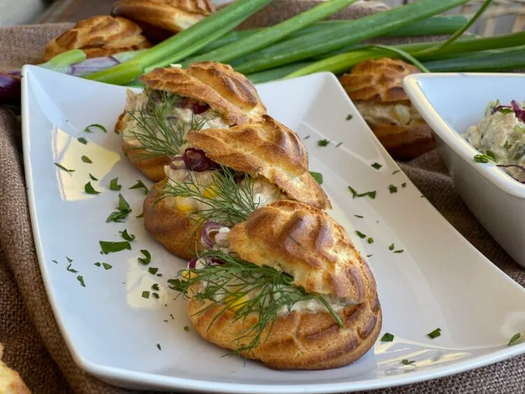 Montare Choux cu salata de ton, oua si legume