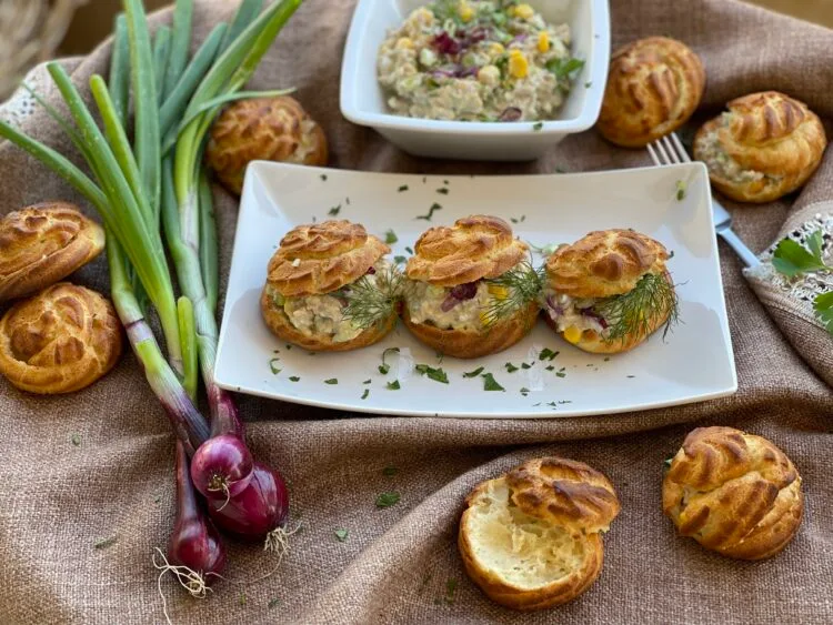 servire Choux cu salata de ton, oua si legume photo 1
