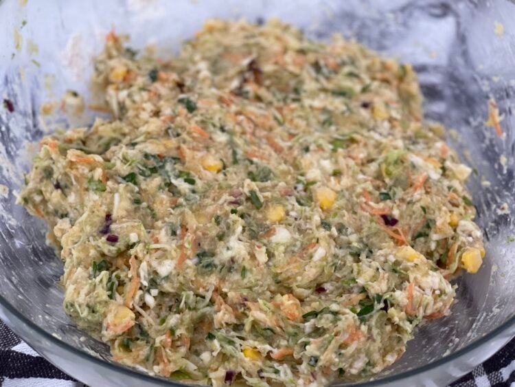 omogenizare compozitie 2 pentru Fritters crocante cu pui și legume – cu sos cremos de avocado
