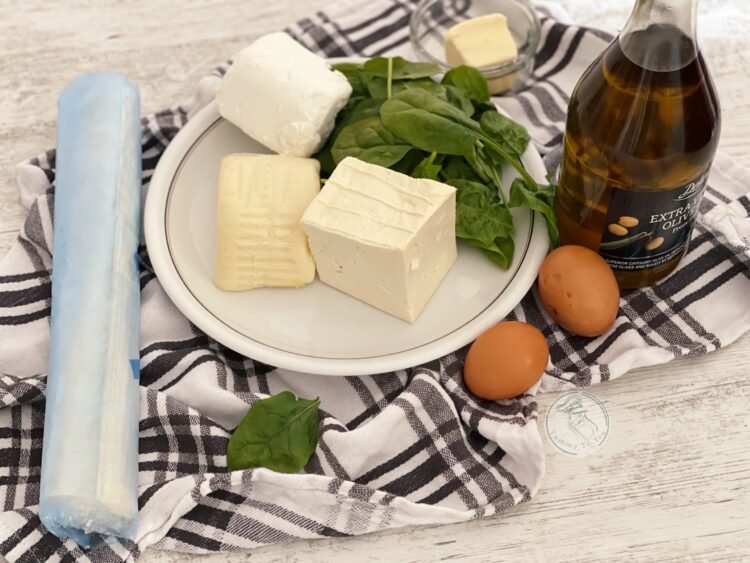 ingrediente Rulouri crocante cu brânzeturi și spanac în foi fillo