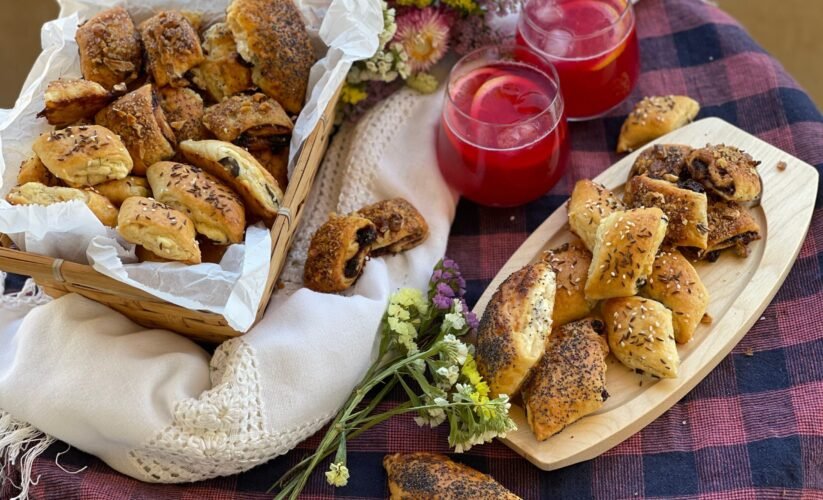 romburi fragede diverse umpluturi cos platou rustic lemn