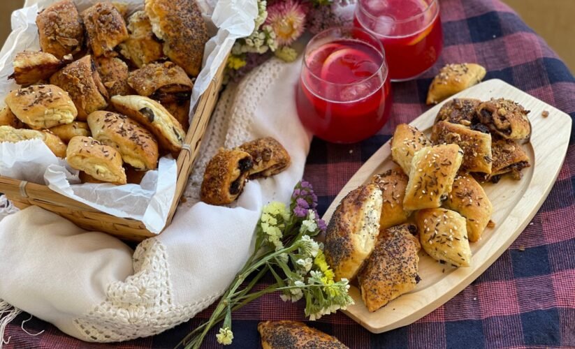 romburi fragede diverse umpluturi cos platou rustic lemn