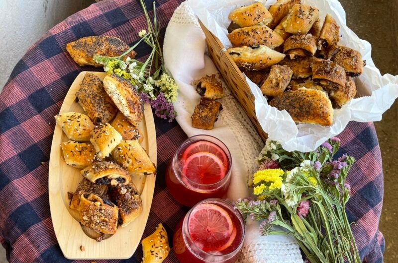 Romburi fragede cu untură – rețetă simplă și umpluturi variate