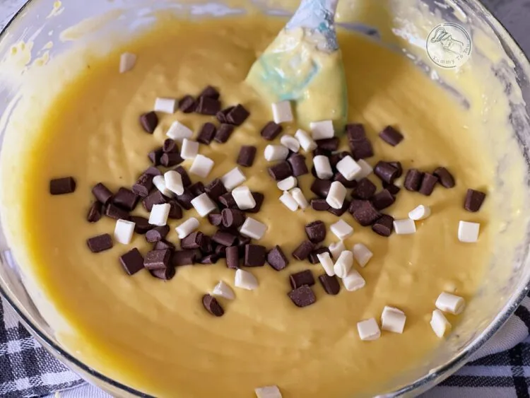 fulgi de ciocolata chec umed cu lămâie și iaurt