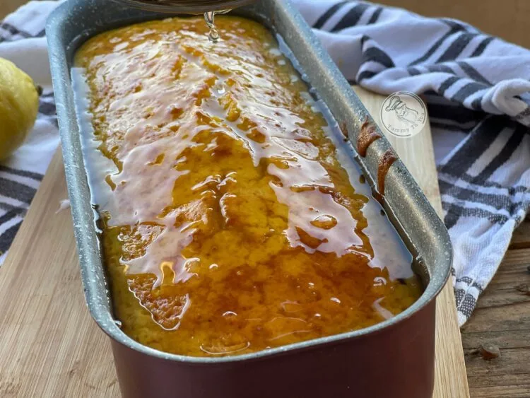 chec umed cu lămâie și iaurt insiropat