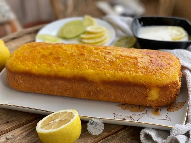 chec umed cu lămâie și iaurt insiropat dupa coacere