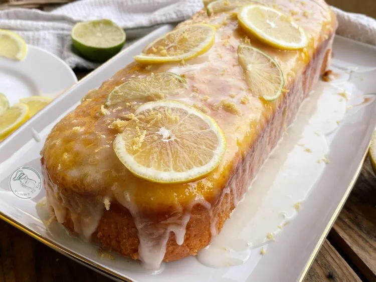 chec cu lamaie si iaurt glazurat si insiropat