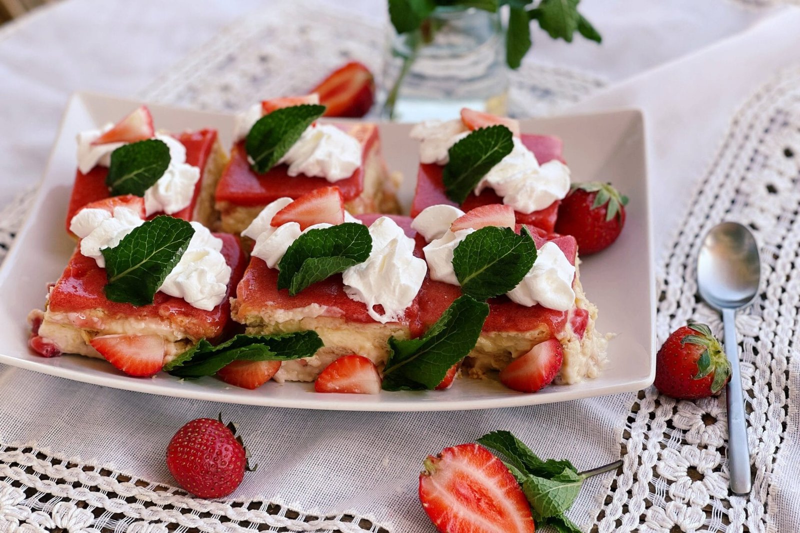 10 – Minute No Bake Strawberry Biscuit Dessert