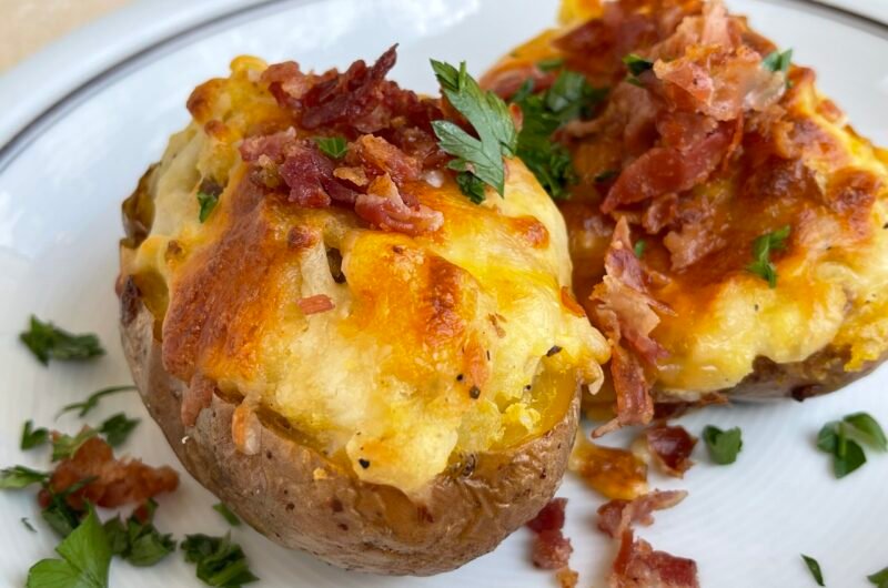 Jacket Potatoes - cartofi umpluți cu pui și brânză