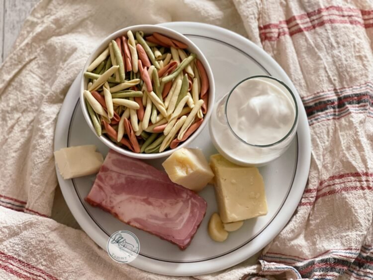 Paste cremoase cu bacon și cheddar ingrediente 1