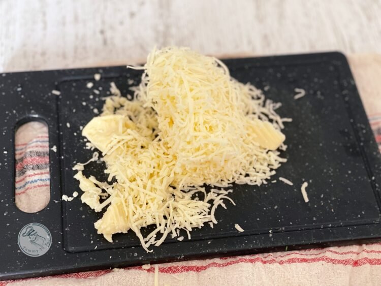 cheddar razuit fin pentru sos paste