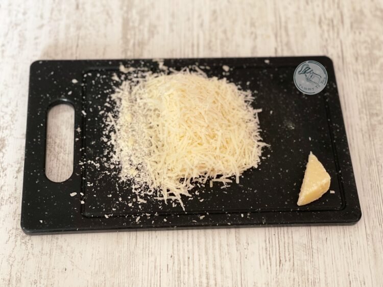 parmezan pentru sos paste